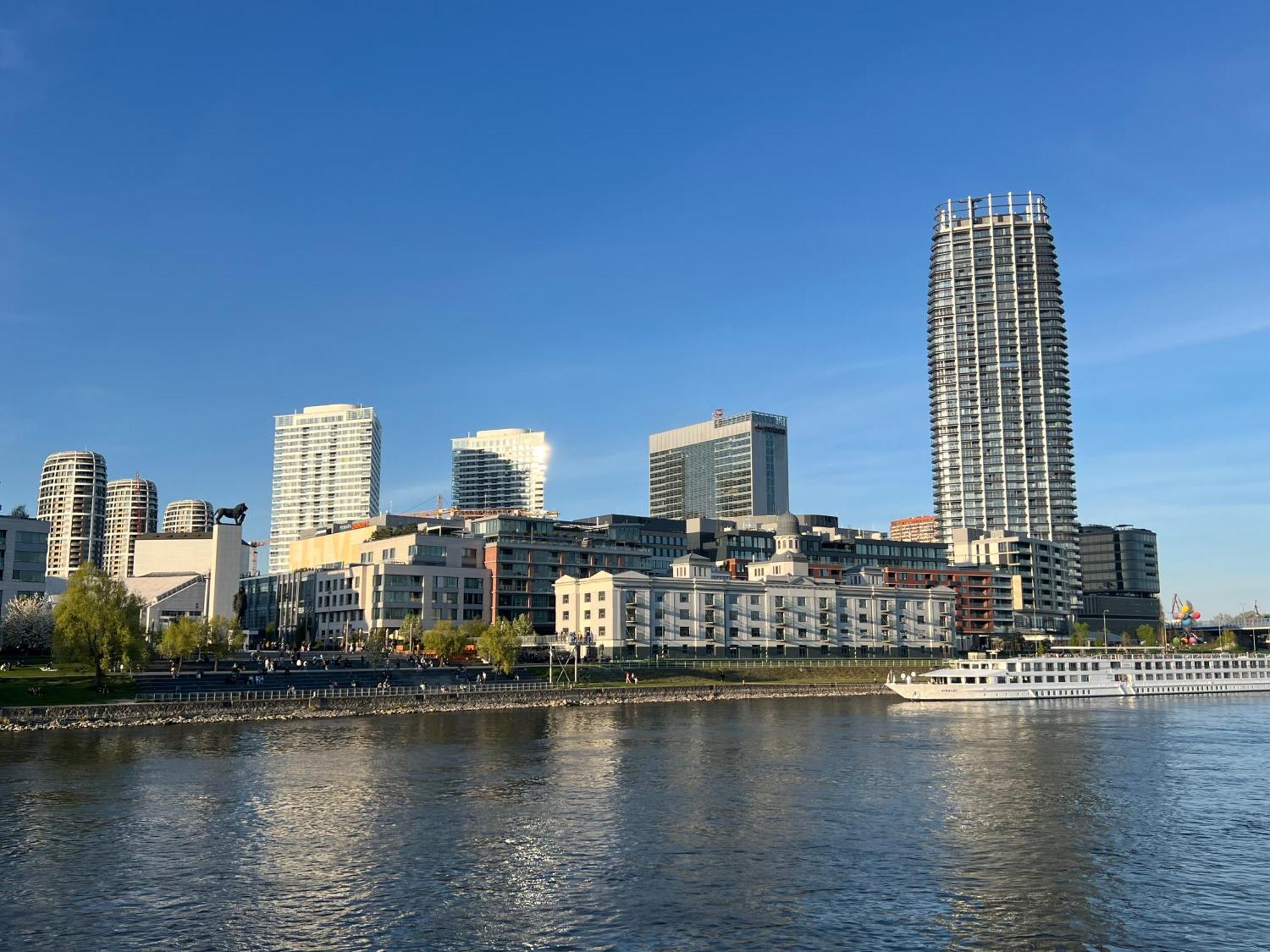 Elite River View Apartmán *